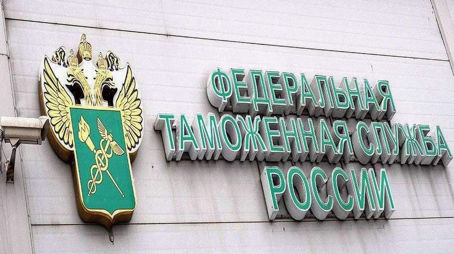 Фото автомобиля с документацией, подтверждающей ввоз для личного пользования в Россию, в контексте доначисления утильсбора ФТС.